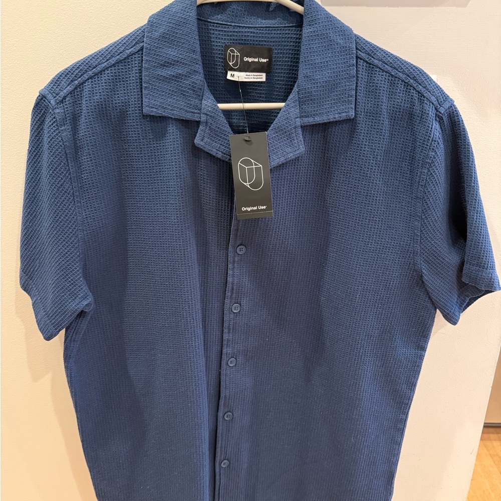 NWT Men's Short-Sleeve Button-Up Shirt - Blue